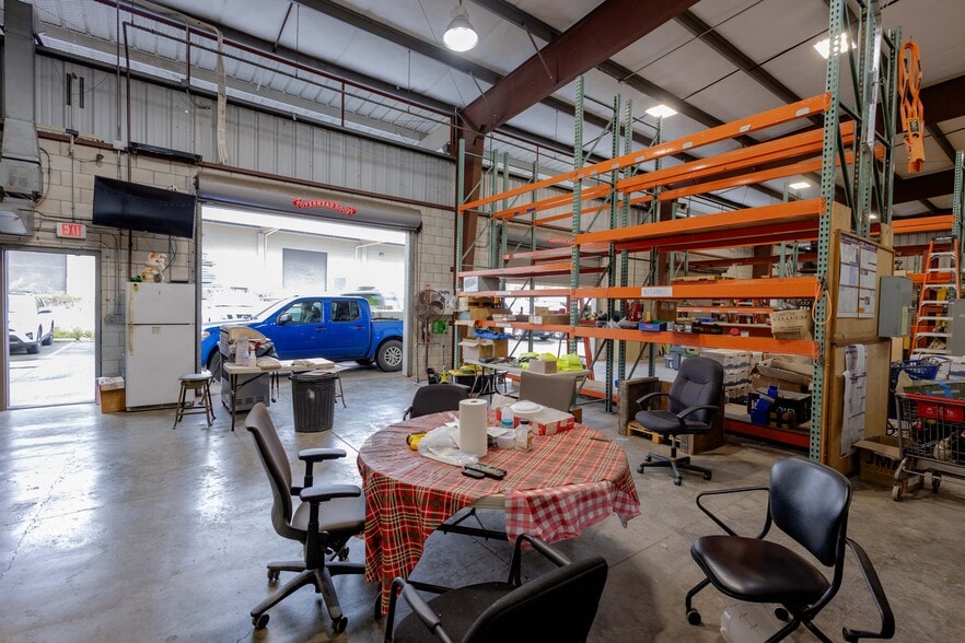 More Photos Of 99-1392 Koaha Pl, Honolulu Warehouse For Sale