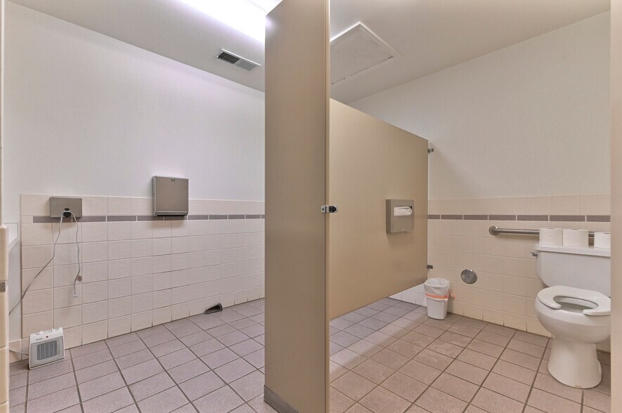 More Photos Of 1111 Dunbar Rd, Arnold Office For Sale