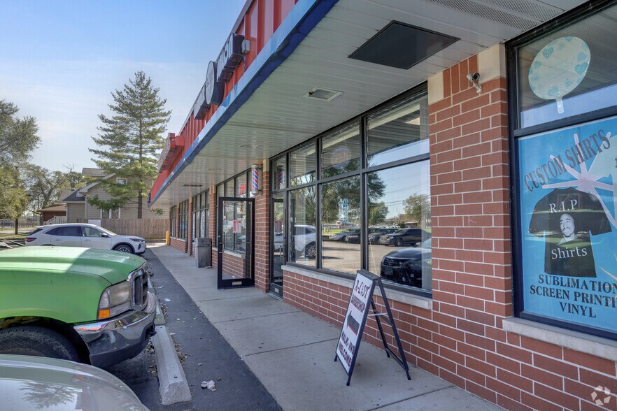 More Photos Of 17100-17114 S Park Ave, South Holland Storefront Retail Office For Lease