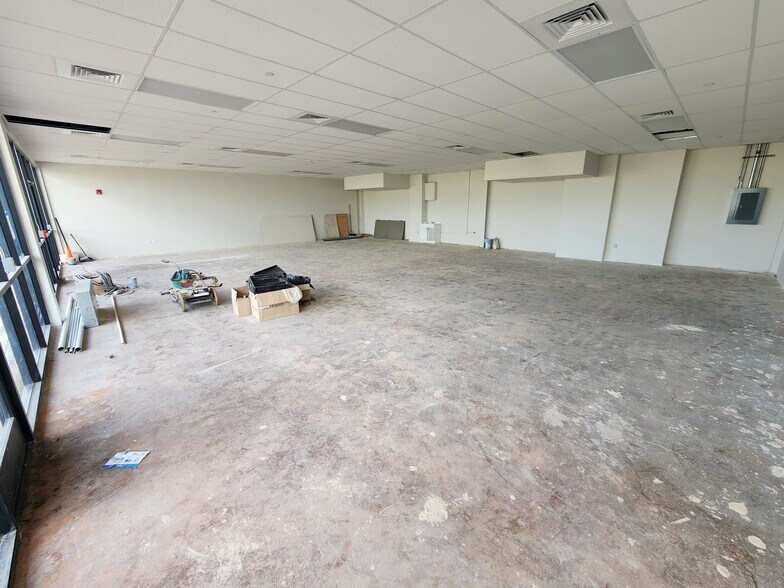More Photos Of 94-1144 Ka Uka Blvd, Waipahu General Retail For Lease