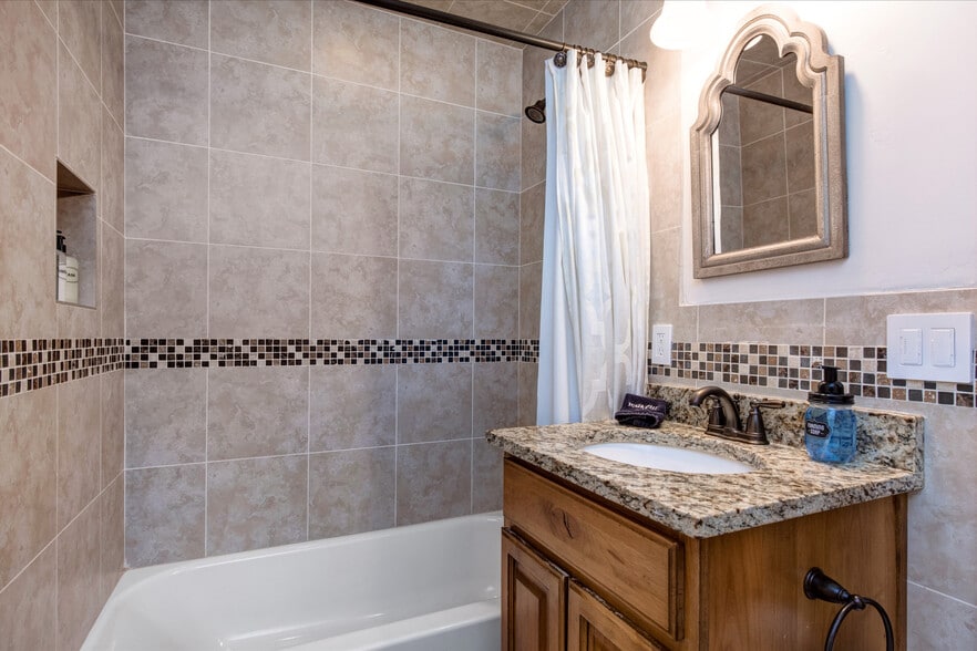 More Photos Of 1469 Woodside Ave, Park City Lodge Meeting Hall For Sale