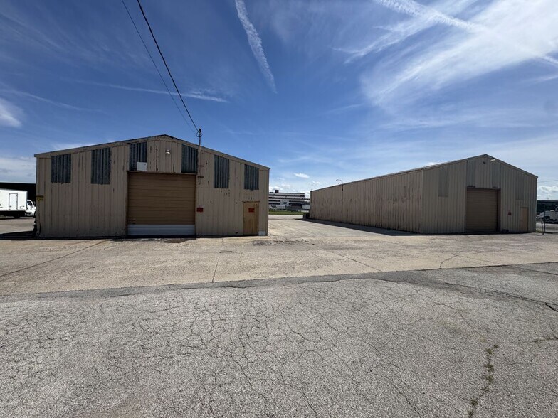 More Photos Of 3255 Harvester Rd, Kansas City Warehouse For Sale