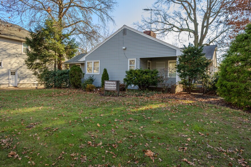 More Photos Of 73 Amboy Ave, Metuchen Medical For Sale
