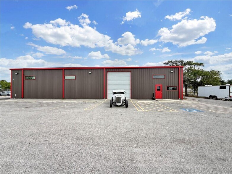 More Photos Of 428 Anchor St, Corpus Christi Industrial For Lease