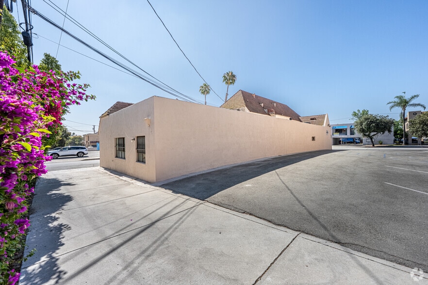 More Photos Of 319-323 E Foothill Blvd, Arcadia Office For Lease