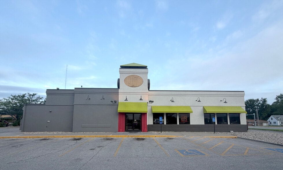More Photos Of 4603 Vine St, Lincoln General Retail For Lease