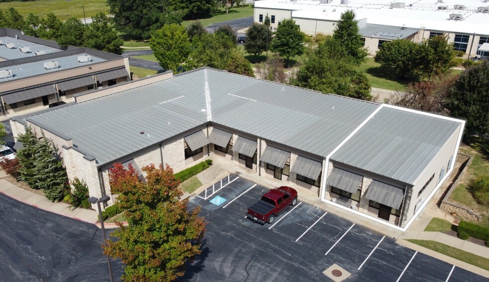 More Photos Of 1404 E Central Ave, Bentonville Unknown For Lease