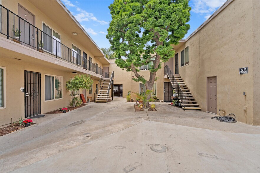 More Photos Of 635 Emory St, Imperial Beach Apartments For Sale