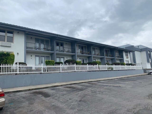 More Photos Of 2021 E Spring St, Cookeville Hotel For Sale