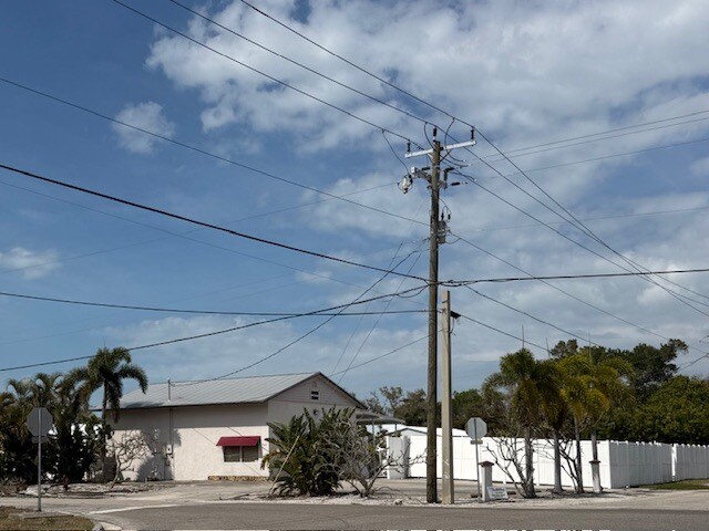 Primary Photo Of 7104 15th Ave NW, Bradenton Flex For Sale