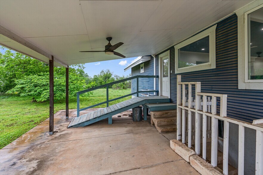 More Photos Of 2023 Main St, Liberty Hill Office For Sale