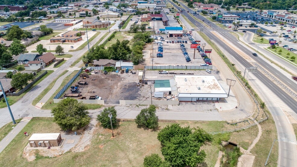 More Photos Of 3500 NW 39th St, Oklahoma City Office For Sale