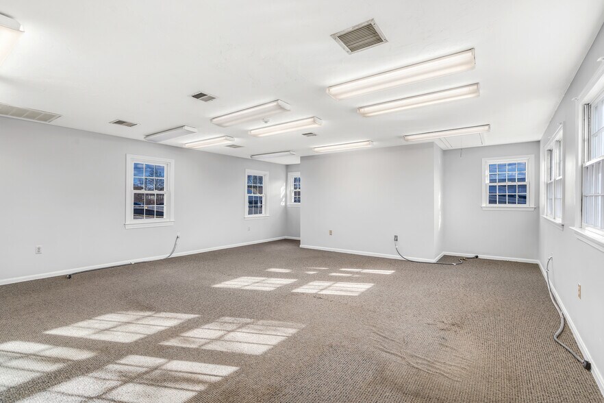 More Photos Of 311 Boston Post Rd, Wayland Office For Sale