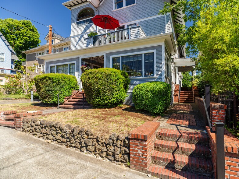 More Photos Of 714-716 NW 24th Pl, Portland Apartments For Sale