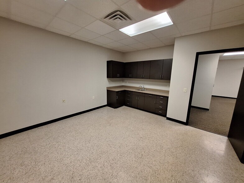 More Photos Of 1800 W Mason St, Green Bay Office For Sale