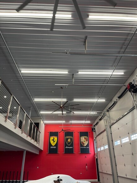 More Photos Of 2220 Ferry Rd, Naperville Showroom For Sale