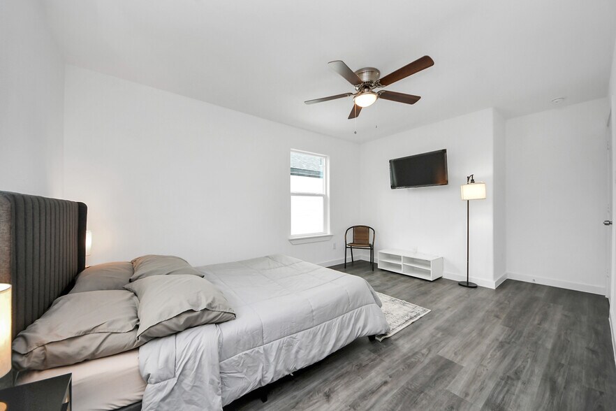 More Photos Of , Houston Multifamily For Sale