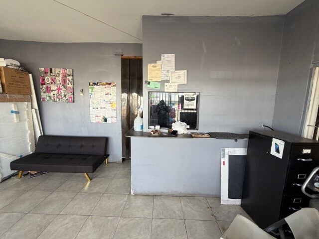 More Photos Of 12305 W Dixie Hwy, North Miami Auto Repair For Lease