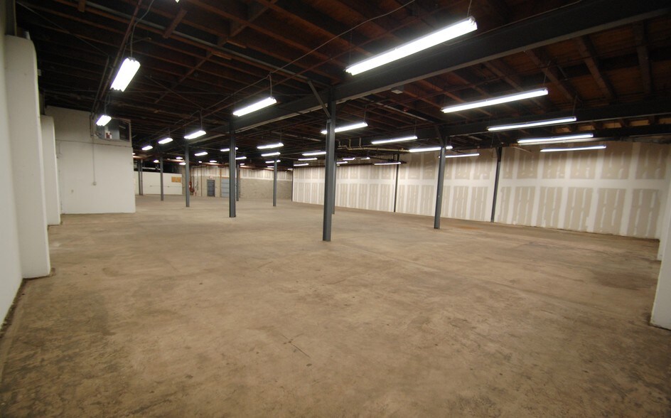 More Photos Of 1 Broad Ave, Fairview Warehouse For Lease