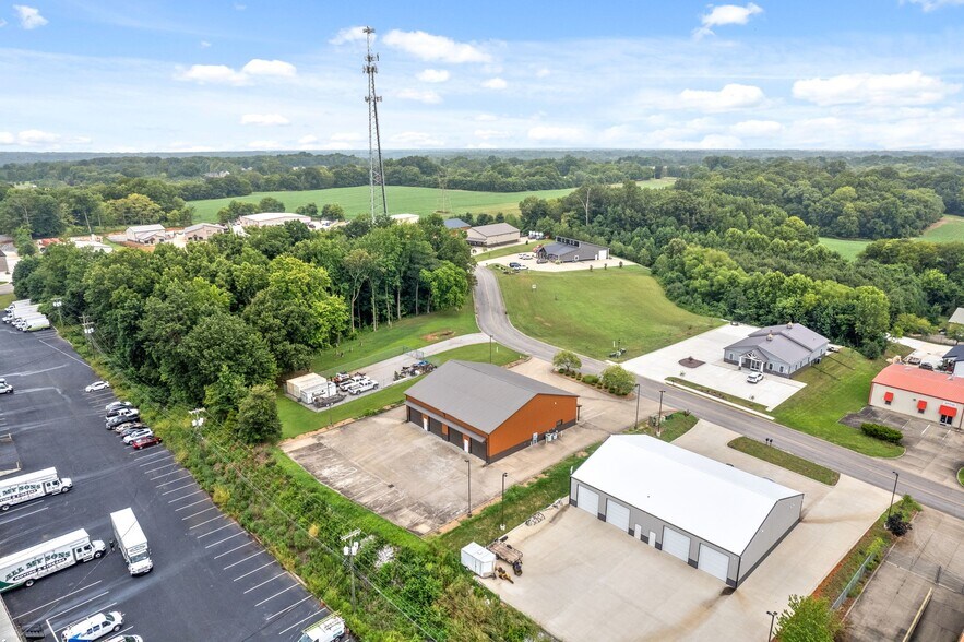 More Photos Of 219 Industrial Dr, Clarksville Warehouse For Lease