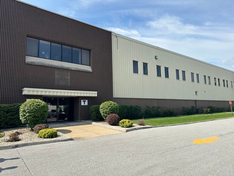 More Photos Of 16801 Exchange Ave, Lansing Manufacturing For Lease