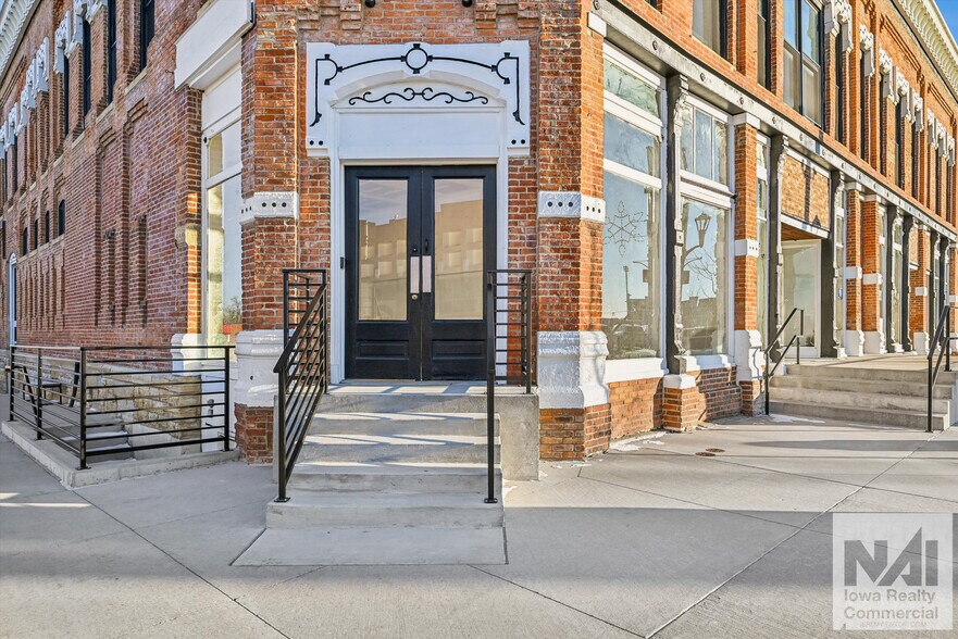 More Photos Of 1000-1030 7th Ave, Marion Freestanding For Lease