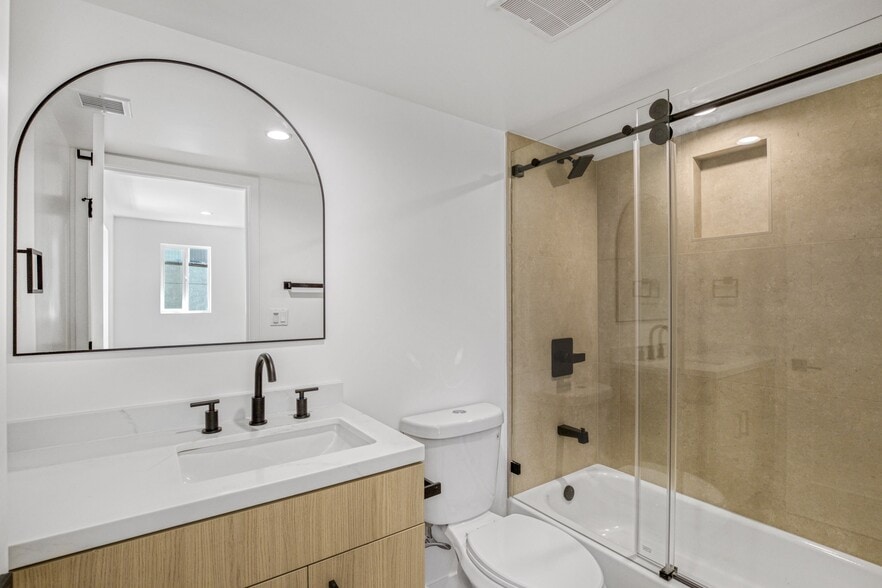 More Photos Of 10826 Hesby St, North Hollywood Apartments For Sale