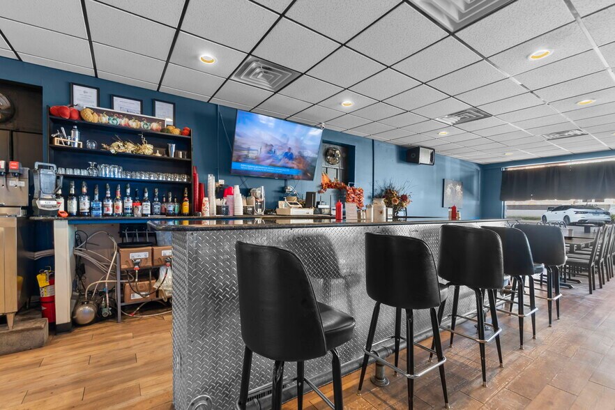 More Photos Of 25 W Tywappity St, Benton Restaurant For Sale