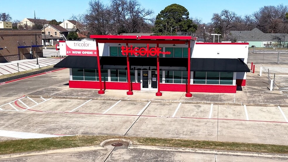 More Photos Of 400 N Riverside Dr, Fort Worth Auto Dealership For Lease