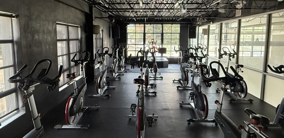 More Photos Of 150 N Midland Ave, Saddle Brook Warehouse For Sale