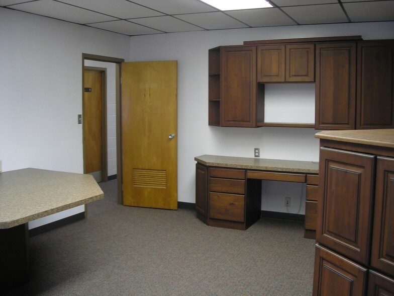 More Photos Of 2804 Arnold Ave, Salina Industrial For Lease