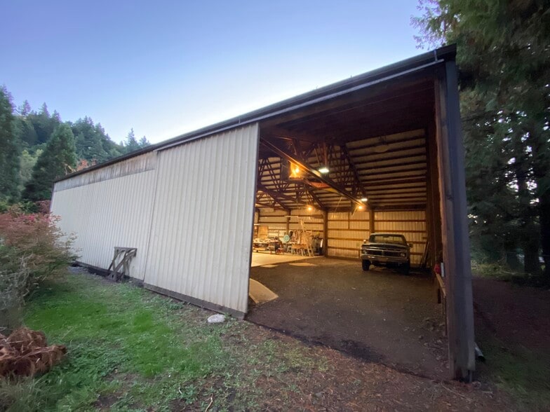More Photos Of 15626 SE Martins St, Portland Warehouse For Lease