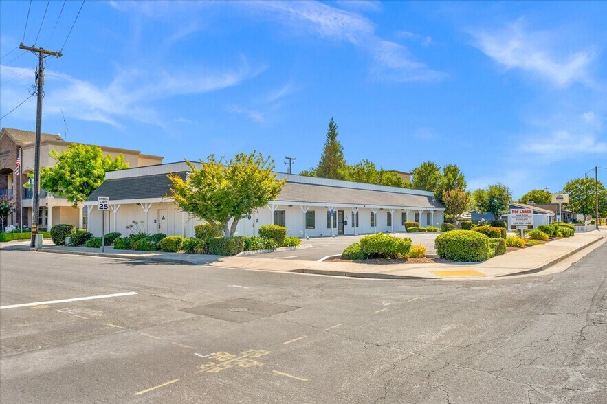 More Photos Of 324-330 Bullard Ave, Clovis Office For Sale
