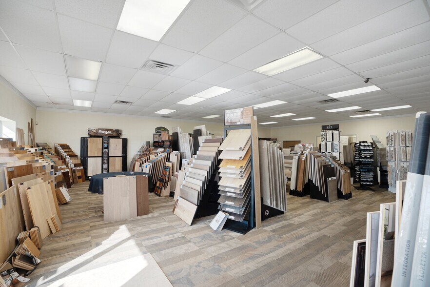 More Photos Of 4444 N Washington Blvd, Sarasota Warehouse For Sale