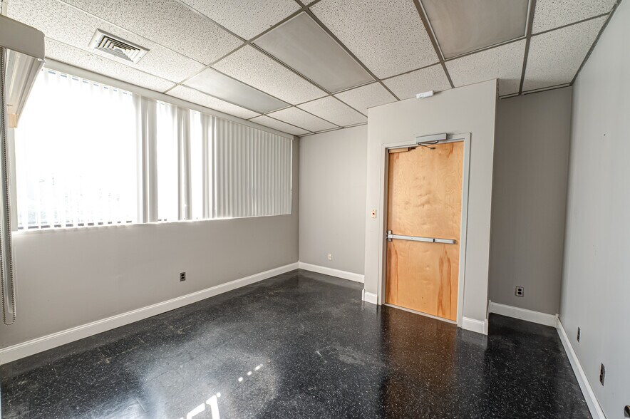 More Photos Of 1800 Ocean Ave, Ronkonkoma Light Distribution For Lease