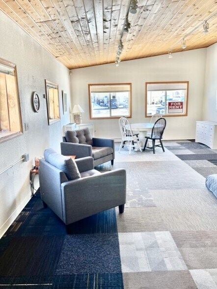 More Photos Of 241 N Aspen Dr, Soldotna Showroom For Sale