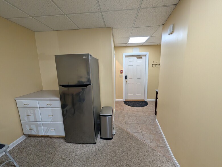 More Photos Of 42 Dover Point Rd, Dover Office For Lease