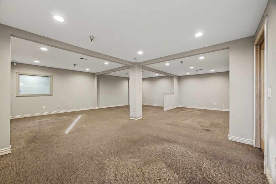 More Photos Of 2261 W Cornell Ave, Englewood Warehouse For Lease