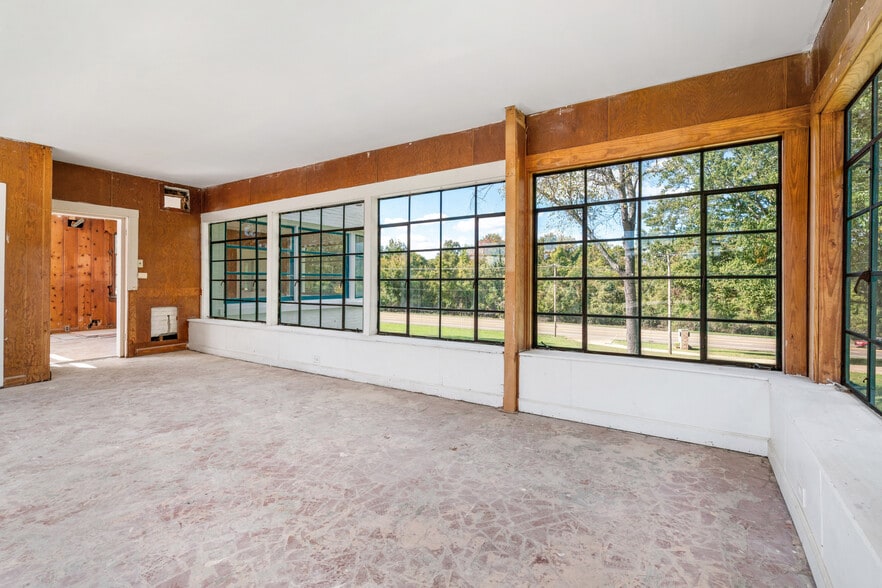 More Photos Of 3590 Thomas St, Memphis Office For Sale