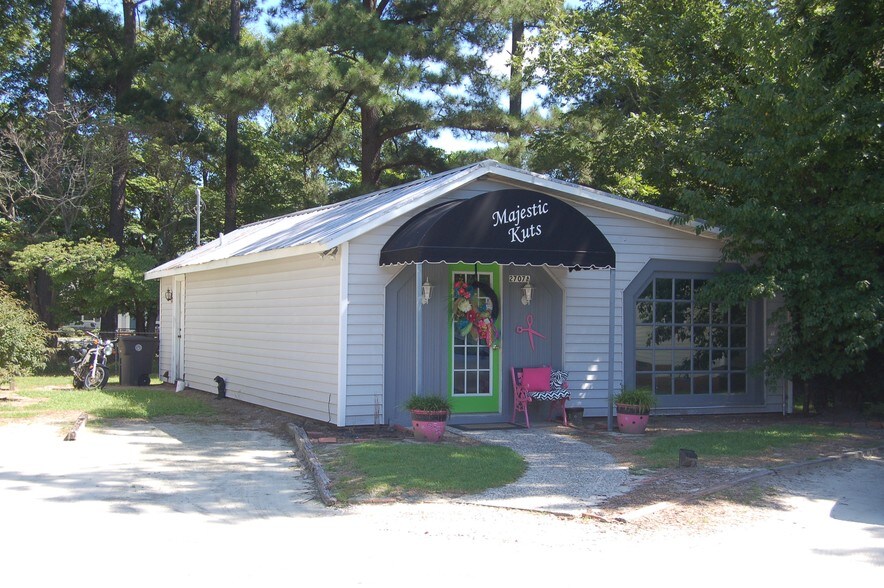 More Photos Of 2707 Royall Ave, Goldsboro General Retail For Sale