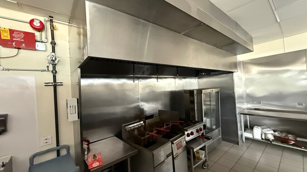 More Photos Of 1276-1280 N Route 83, Grayslake Unknown For Lease