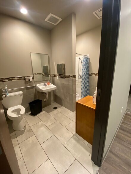 More Photos Of 4880 Van Gordon St, Wheat Ridge Warehouse For Lease