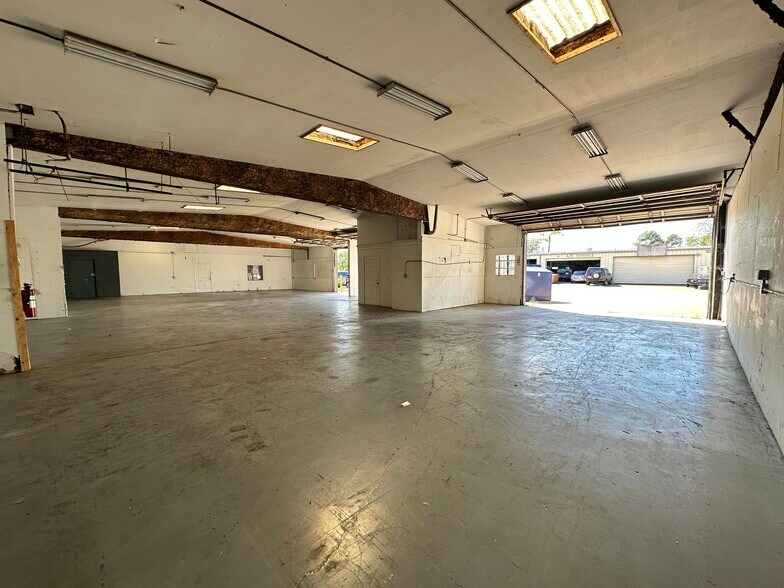 More Photos Of 7012 Belgold St, Houston Warehouse For Lease
