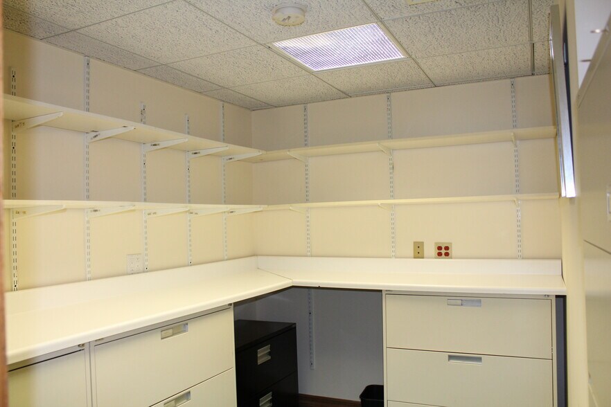 More Photos Of 1866 Commerce St, Yorktown Heights Office Residential For Lease