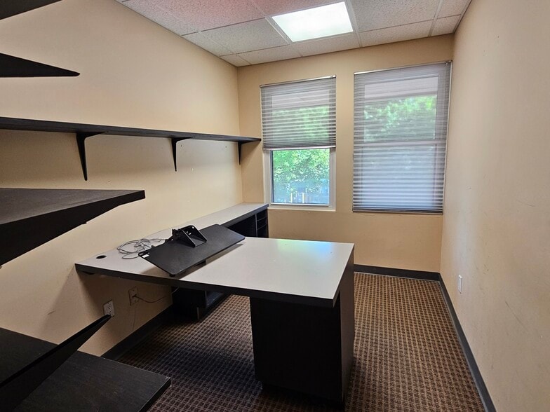 More Photos Of 202 E Main St, Huntington Medical For Lease