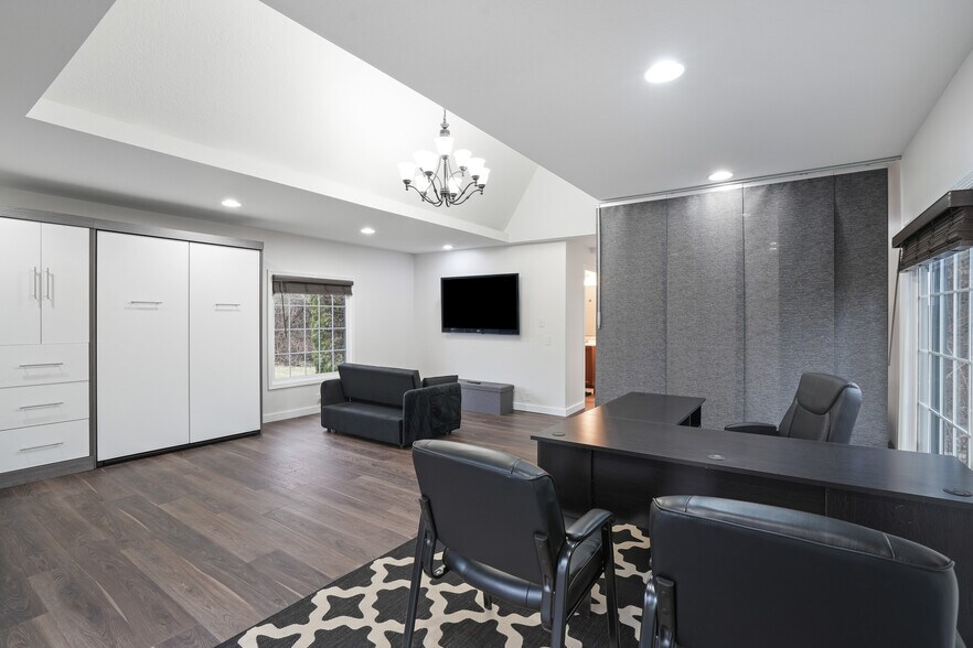 More Photos Of 153 E Dublin Granville Rd, New Albany Medical For Lease