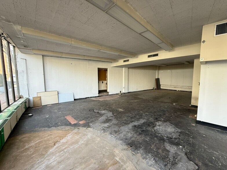 More Photos Of 51 Middle Neck Rd, Great Neck Office For Sale