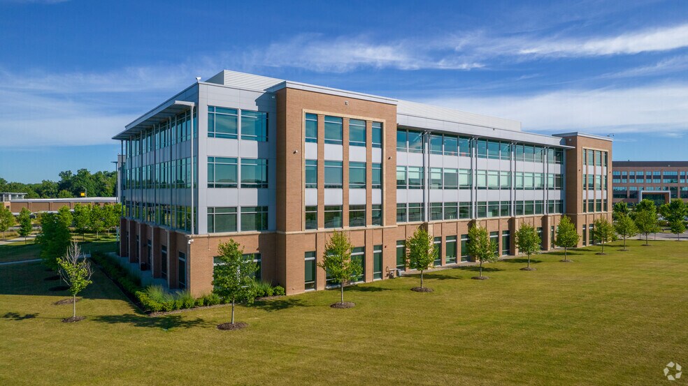 More Photos Of 4900 E Dublin Granville Rd, Columbus Office For Sale