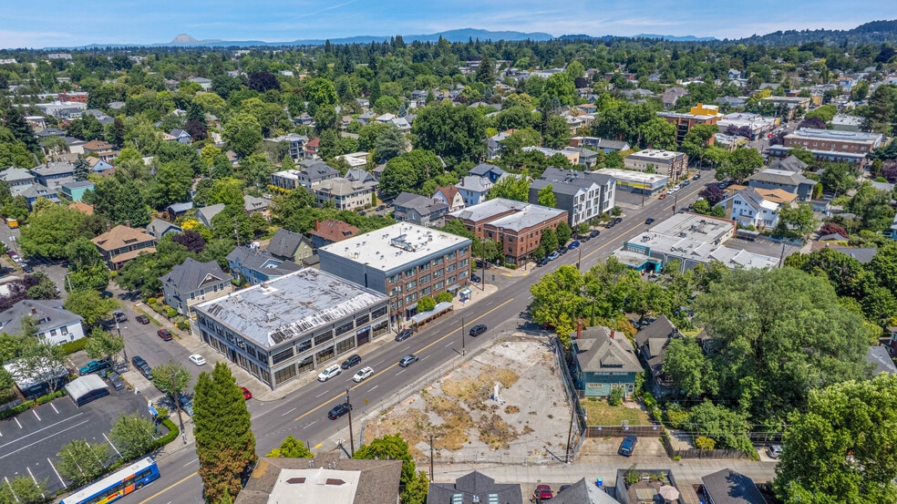 More Photos Of 1312-1334 SE Hawthorne Blvd, Portland Land For Sale
