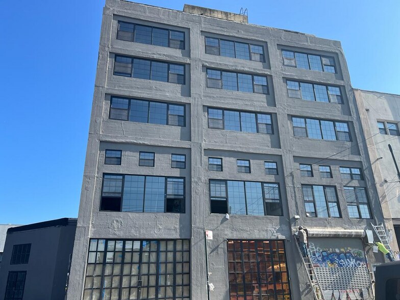 Primary Photo Of 310 Meserole St, Brooklyn Flex For Lease
